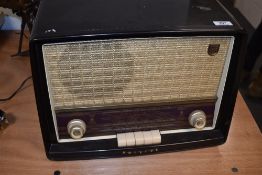 A vintage Phillips wireless valve radio, sold as untested for spares/repair