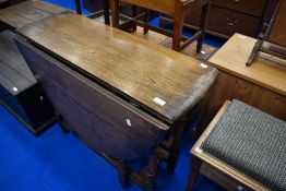 An early to mid 20th Century oak gateleg table