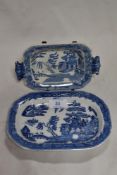 Two 18th century small sized pearl ware sweet meat dishes having traditional Willow pattern with a