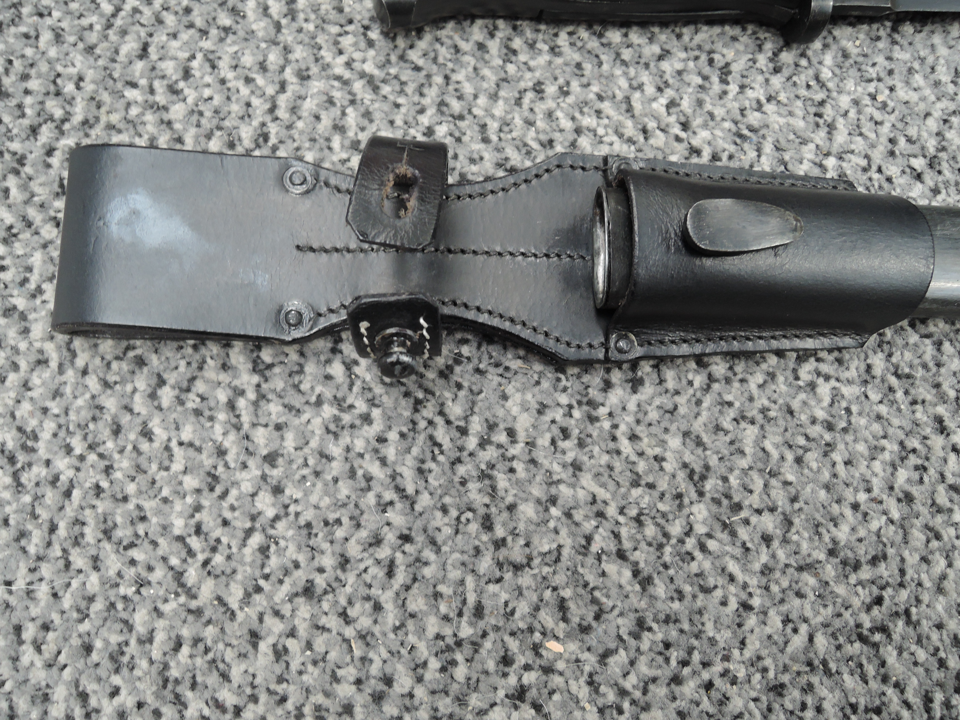 A German WW2 1937-45 black Bayonet with plastic grip, metal scabbard, leather frog No4115, 44FFC - Image 6 of 8
