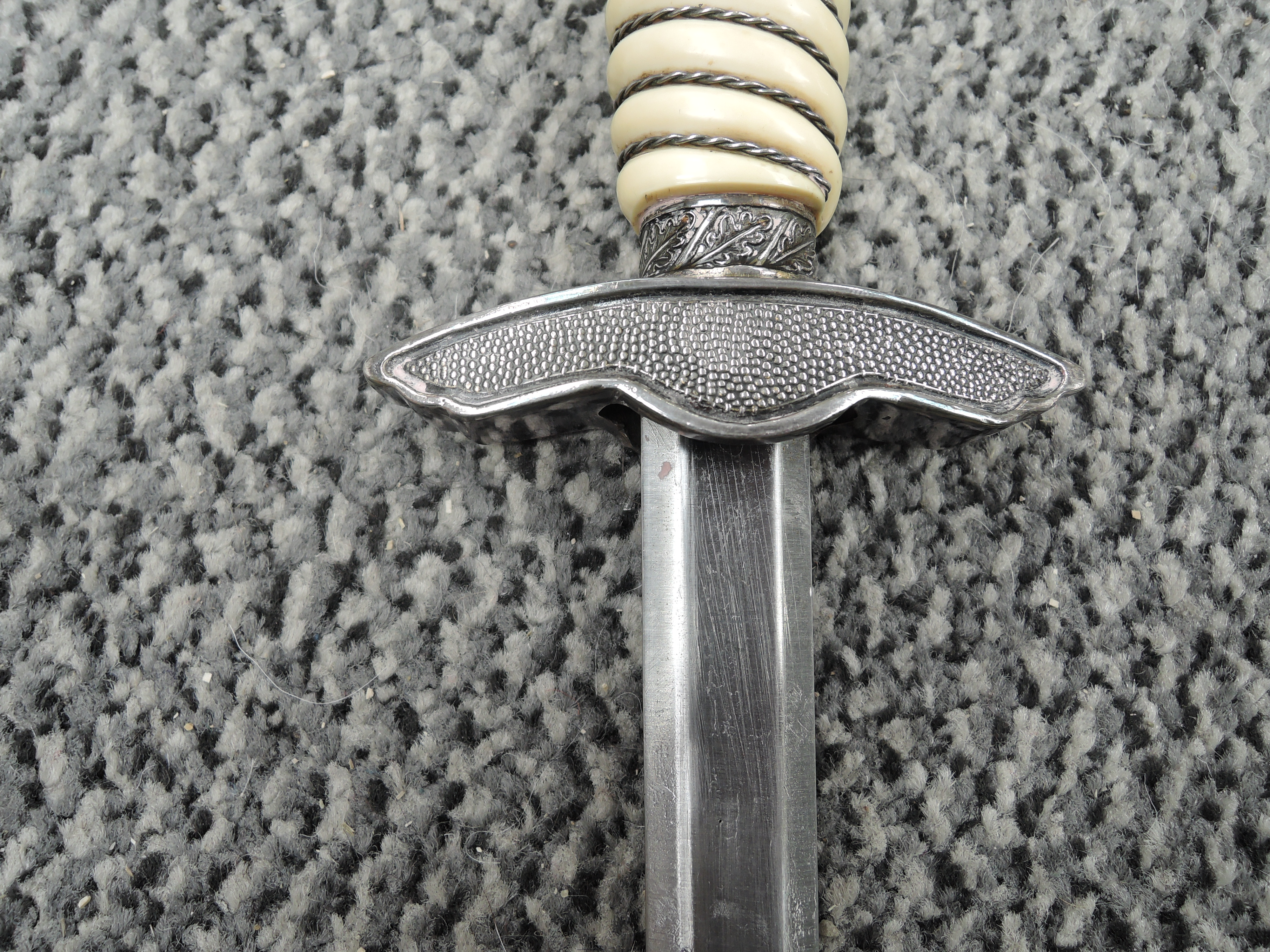 A German WW2 Luftwaffe Dagger 1937, Cross Guard in the form of a Eagle clutching Swastika, - Image 5 of 6
