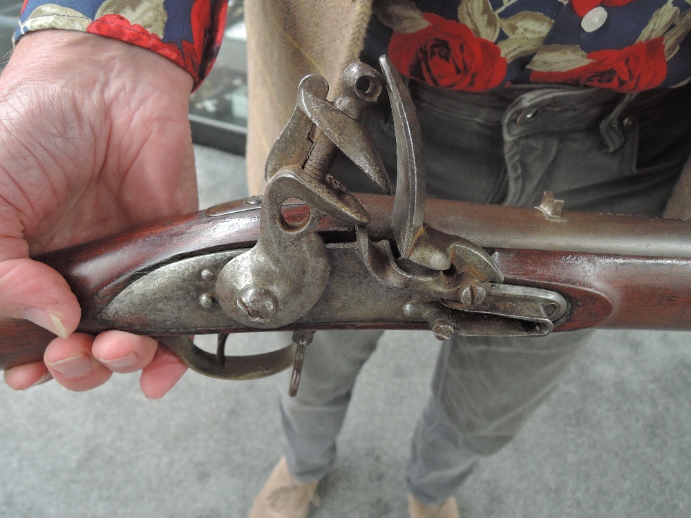 An India Pattern Brown Bess pattern 1797 .75 calibre, barrel length 39', stamped on lock plate - Image 6 of 6