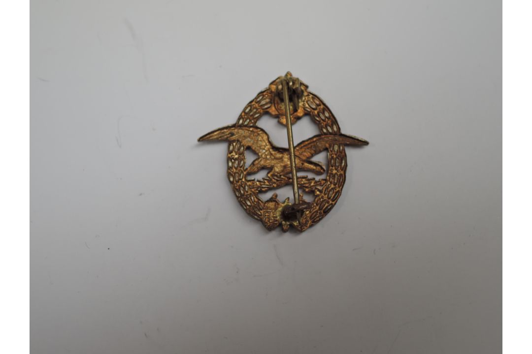A WWI Austrian Army Pilot/Air Crew Badge with two blue collar tabs - Image 2 of 2