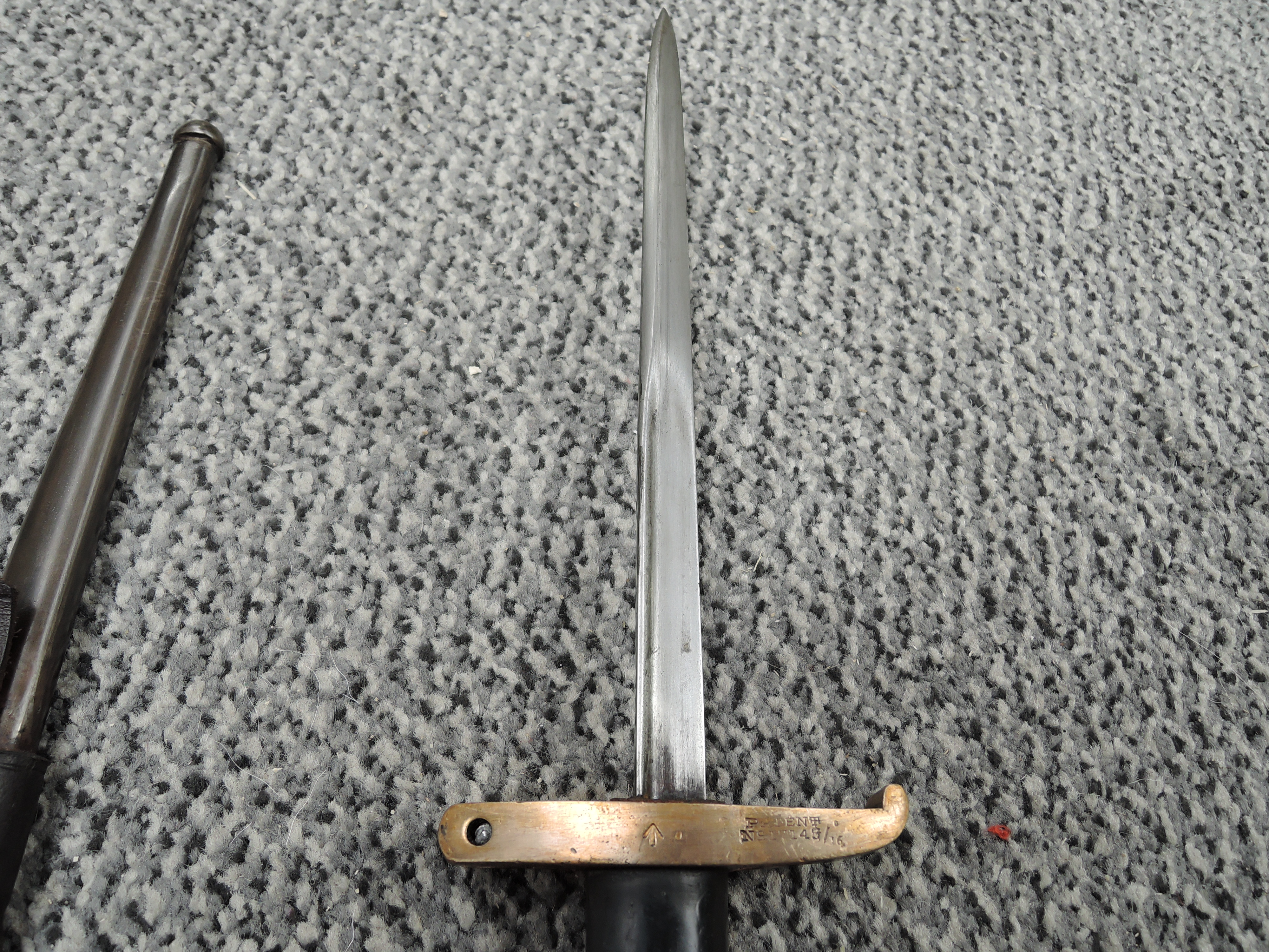 A British Mountable Revolver Bayonet for the Webley MKVI 1916, with Scabbard, patent No 917145/16 - Image 4 of 4