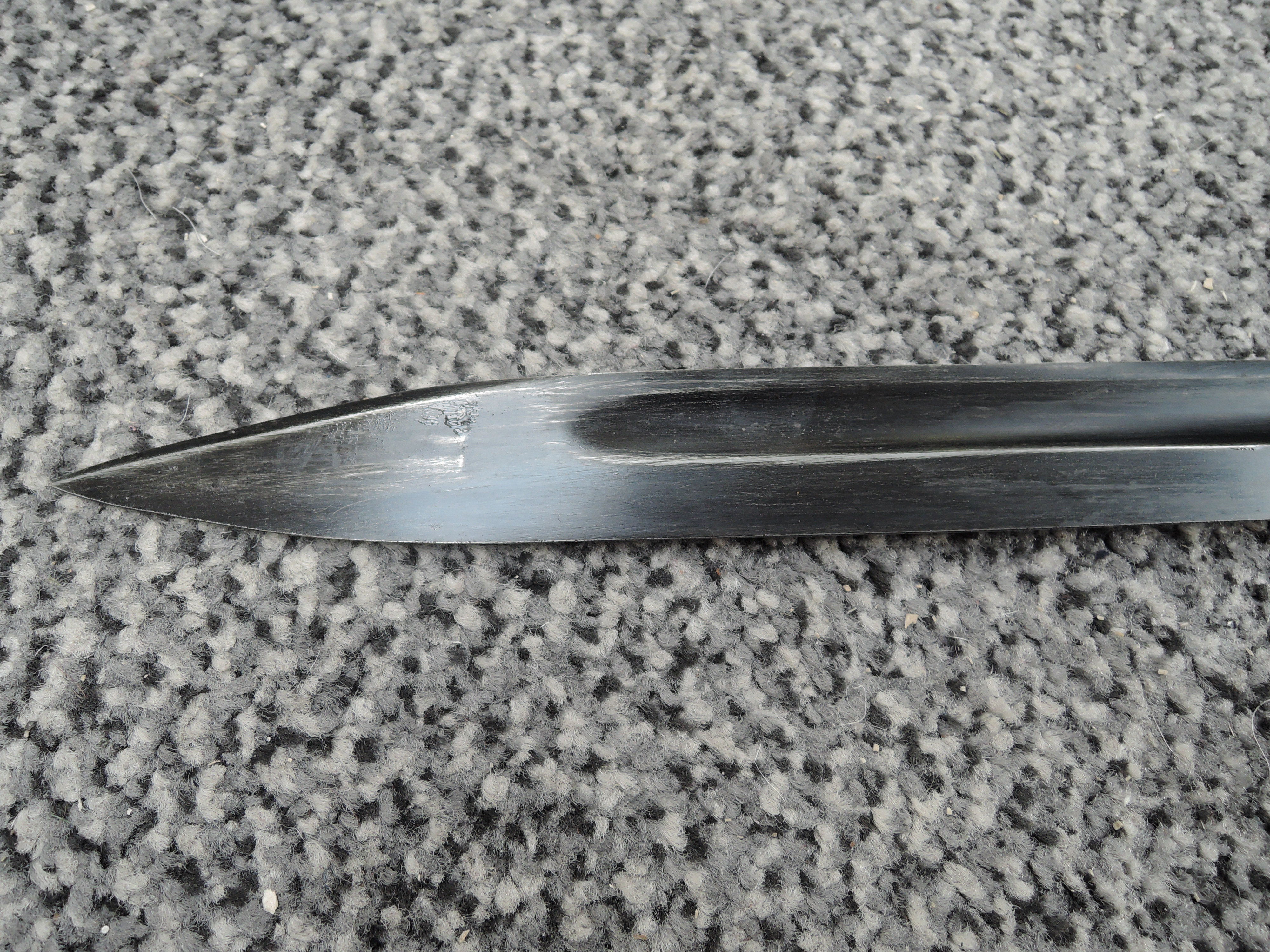 A German WW2 1937-45 black Bayonet with plastic grip, metal scabbard, leather frog No4115, 44FFC - Image 2 of 8
