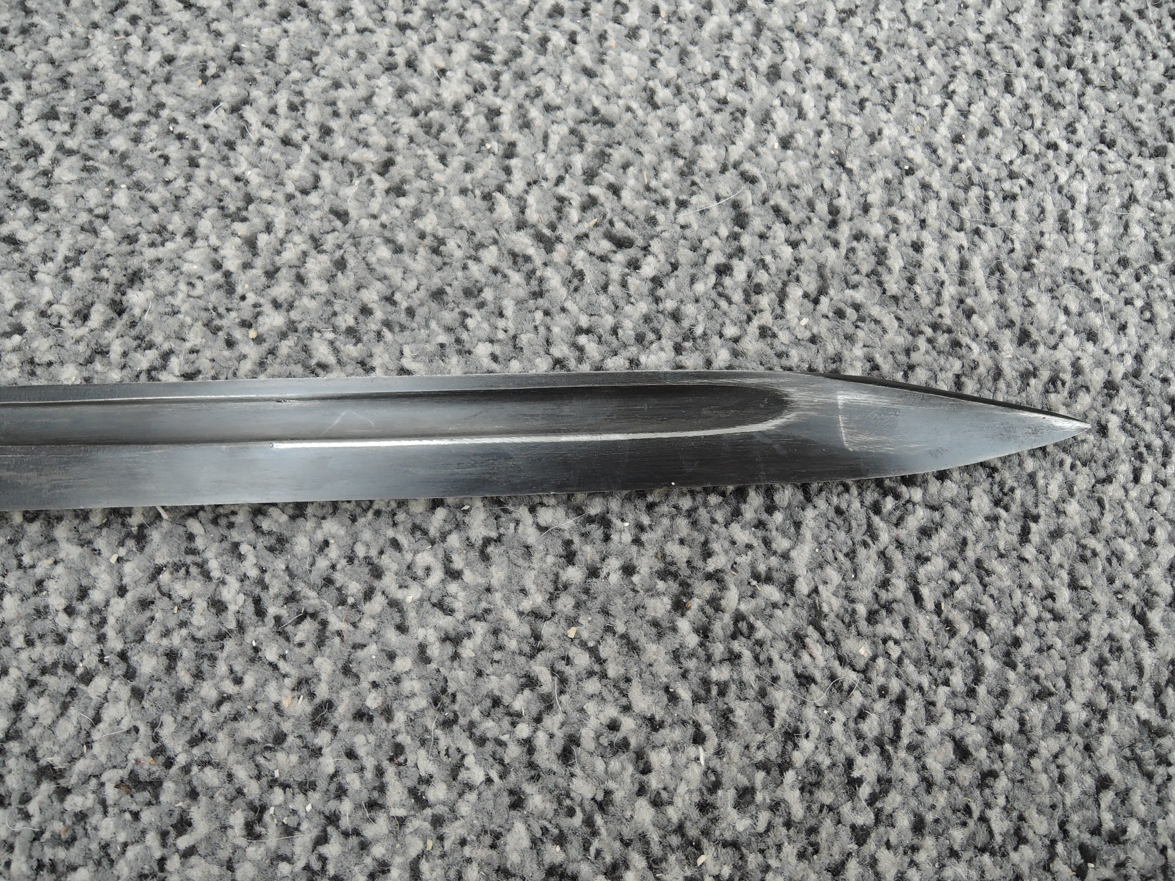 A German WW2 1937-45 black Bayonet with plastic grip, metal scabbard, leather frog No4115, 44FFC - Image 5 of 8