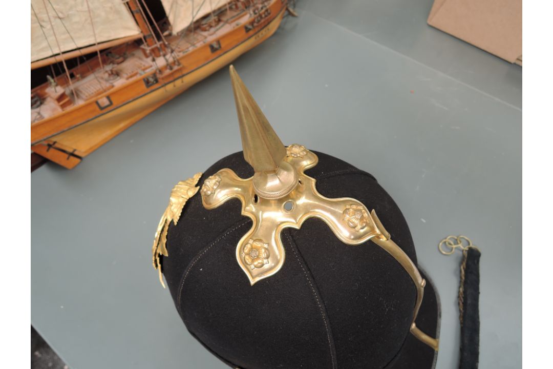 A Royal Lancaster Regiment Victorian Kings Own Officers Blue Cloth Helmet with helmet plate and chin - Image 4 of 7