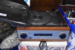 A DERENS turntable radio (no speakers).