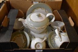 A modern Japanese Sone Chine part tea service in porcelain.