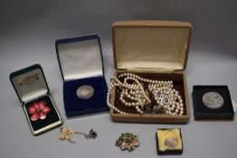Costume jewellery including simulated pearls, enamel brooch and collectable coins.
