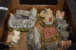 Ten vintage Lilliput lane model houses.