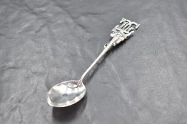A Queen Elizabeth II silver golfing interest spoon, the club handle and ball terminal surmounted