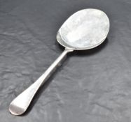 An Edwardian silver dessert server, Old English pattern with broad rounded 'blade' marks for