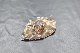 An Italian 925 grade white metal ornament, formed as a frog sat on a leaf, marked '925 made in Italy