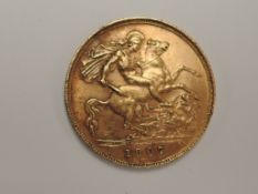 A United Kingdom Royal Mint 1907 Edward VII Gold Half Sovereign