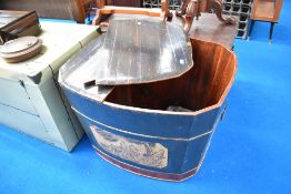 A Oriental wooden bathtub style storage trunk