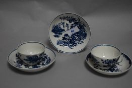 A pair of 1st period Worcester tea bowls and saucers in the Mansfield pattern with an additional