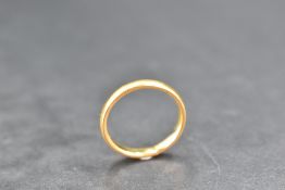 A 22ct gold wedding band, size M & approx 3.8g