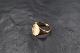 A gent's 9ct gold signet ring having oval panel (no monogram), size S/T & approx 3g