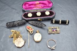 A small selection of vintage jewellery including cased collar studs, mourning brooches, gold