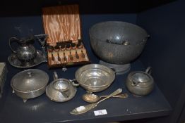 A mixed lot of flat ware to include hammered pewter fruit bowl, boxed tea spoons, plated items and