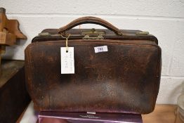 A vintage leather doctors/Gladstone bag, AF, some wear.