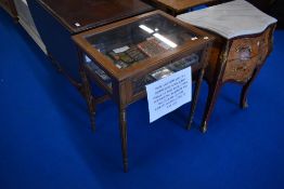 A 19th Century mahogany bijoiuterie table (no contents)