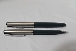 A Parker 51 aerofill fountain pen and propelling pencil set in navy grey with lustraloy cap. In good
