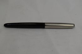 A Parker 51 vacu fill fountain pen in black with lustiloy cap. Approx 13.6cm in very good condition