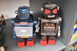 Two 1960's Japanese tin plate and battery operated Robots, both approx 25cm tall