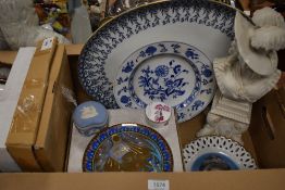 A Royal Worcester blue and white platter, four boxed display plates including Royal Worcester '