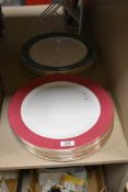 Twenty Wedgwood 'Crown Ruby' and 'Crown Emerald' dinner plates.