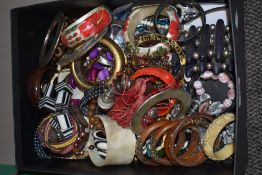 A box of mixed costume jewellery, including some vintage bangles.