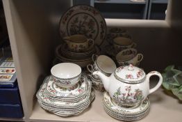 A mixed lot of Johnsons Bros 'Indian Tree' table wares, to include teapot, plates, sugar basin,