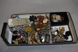 A selection of vintage and modern costume jewellery, including brooches and earrings.