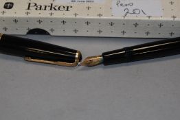 A Parker Duofold Junior in black with decorative band to cap having Parker 14K nib. Boxed in fair