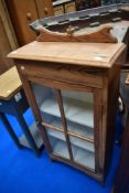 An early 20th Century oak bookcase/display cabinet of small proportions