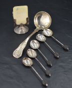 A George V silver desk calendar/holder containing a selection of simulated ivory (cellulose)