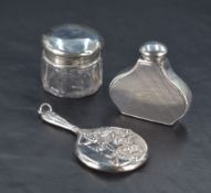 A 925 Sterling grade white metal scent bottle, of flattened and compressed baluster form with