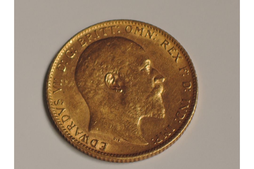 A 1903 Edward VII Gold Sovereign, Royal Mint - Image 2 of 2