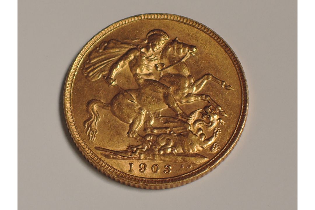 A 1903 Edward VII Gold Sovereign, Royal Mint - Image 1 of 2