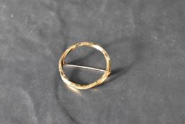 A modern 9ct gold brooch in the form of an open twist circle, approx 4.8g