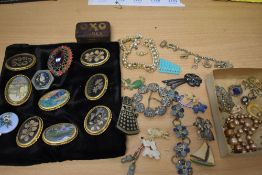 A mixed lot of vintage and antique jewellery, including charm bracelet and mid century novelty