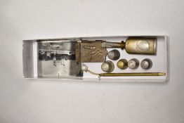 A small collection of metalware, to include a silver plated watch maker's oil can, thimbles, and
