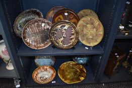 A quantity of 20th Century studio pottery and stoneware, by Alvingham, Corum Ceram Americana, Cinque
