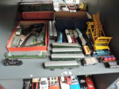 A collection of 00 gauge including Triang R157/158 Two Car DMU x2, Lima Meld Diesel Locomotive,