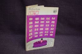 Literature. Science Fiction. Hoyle, Geoffrey - 2010 living in the future. London: Heinemann, 1972,
