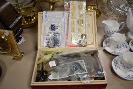 An assorted collection of coins and bank notes, to include Banque de France notes, Deutsche