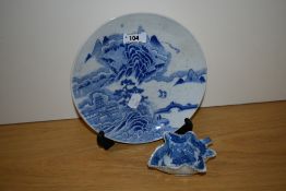 A 19th century pearl ware pickle dish of leaf form, a Chinese plate having blue transfer pattern.