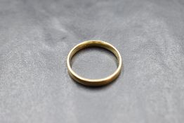A 9ct gold wedding band, size O & approx 2.1g